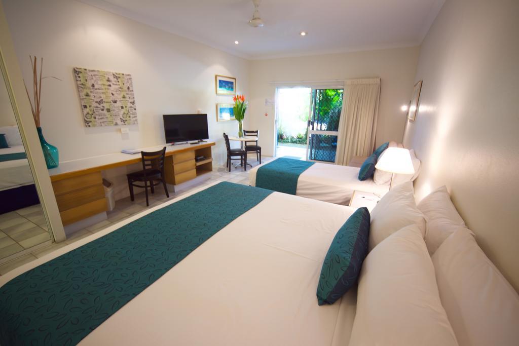 Lazy Lizard Motor Inn Порт Дуглас Экстерьер фото