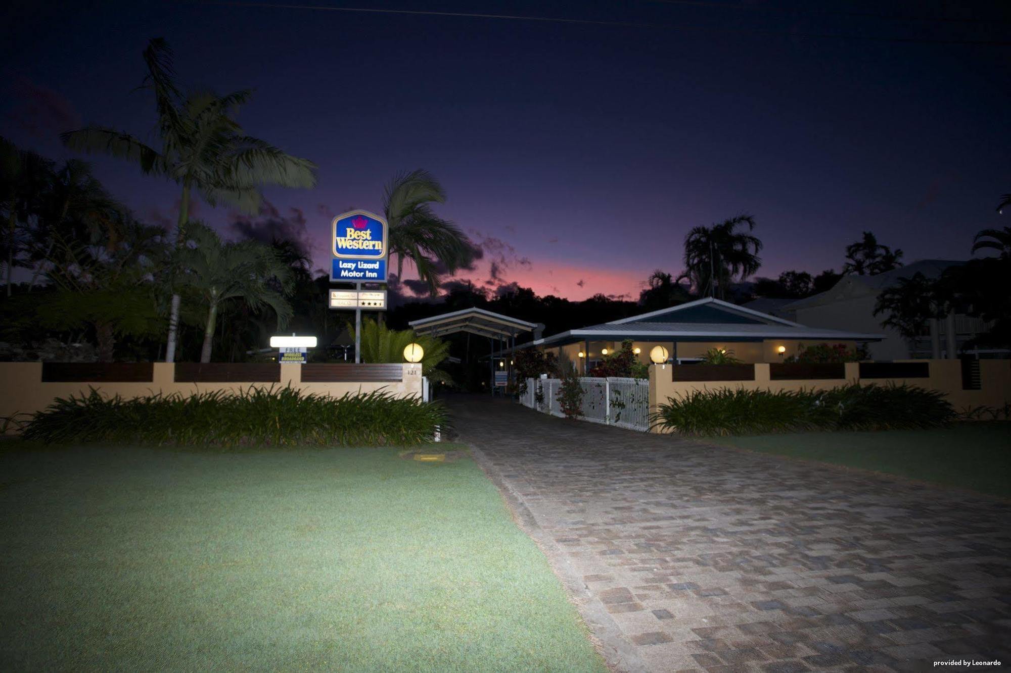 Lazy Lizard Motor Inn Порт Дуглас Экстерьер фото